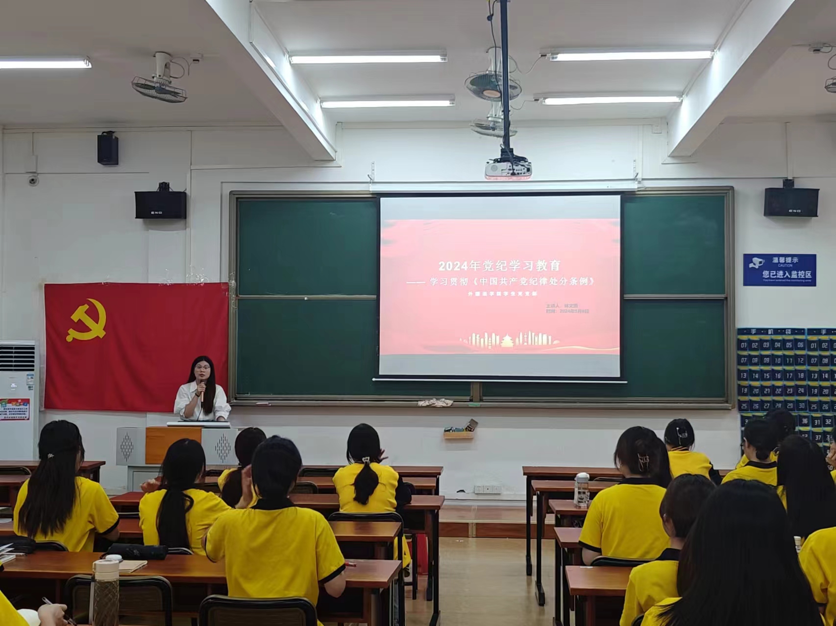 图为宣讲过程.jpg 图为宣讲过程.jpg
