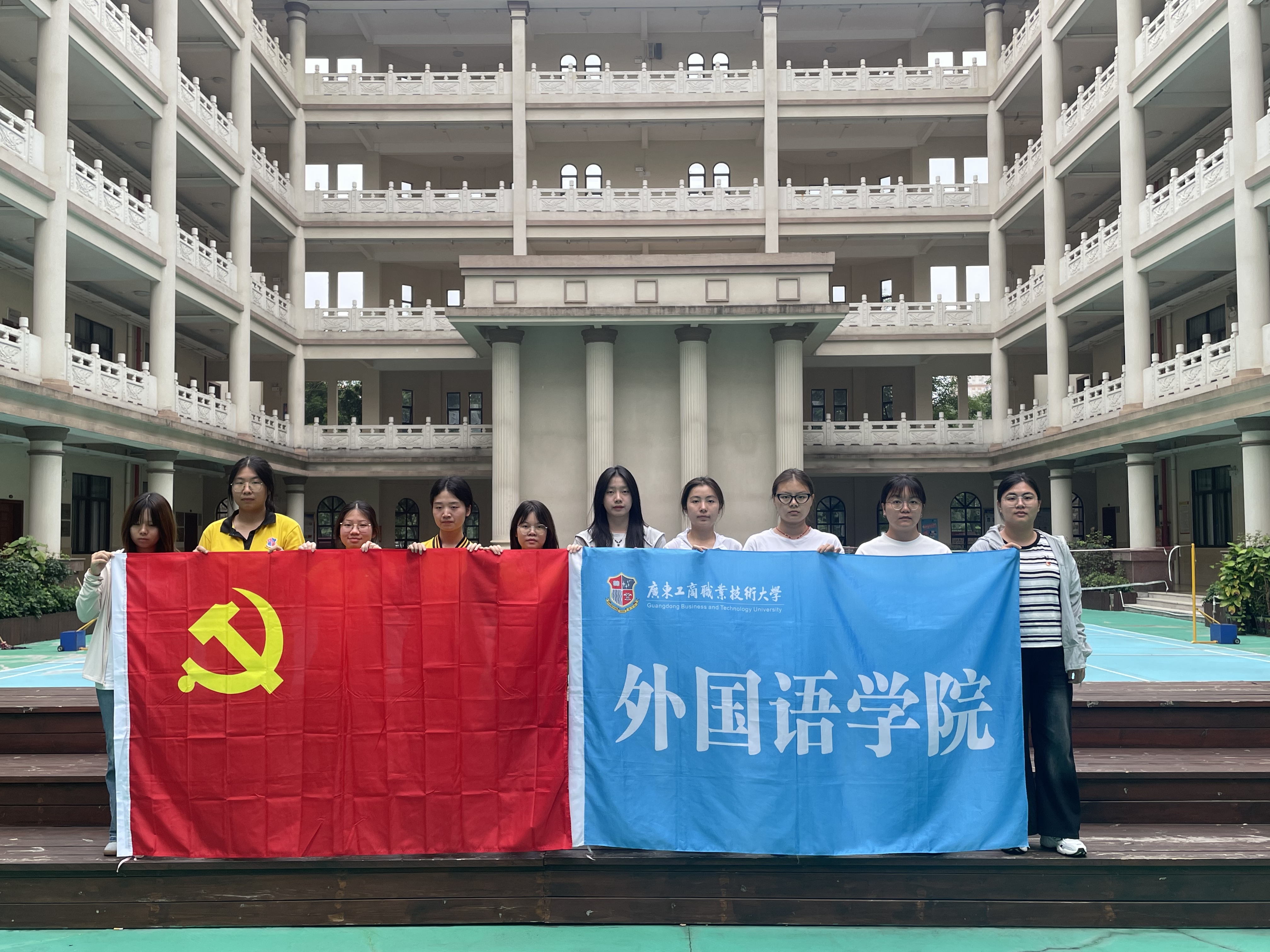 图为集体照.jpg 图为集体照.jpg